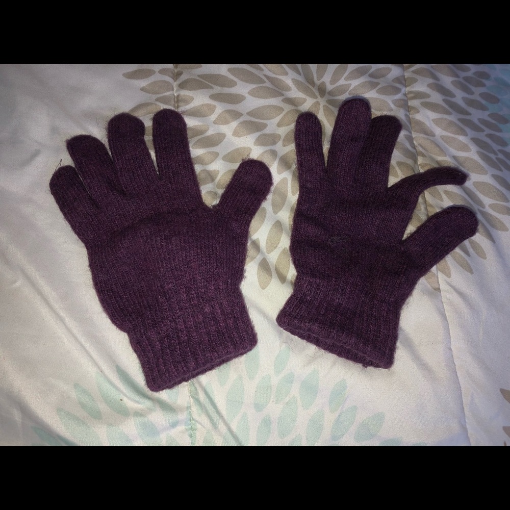 Purple winter gloves